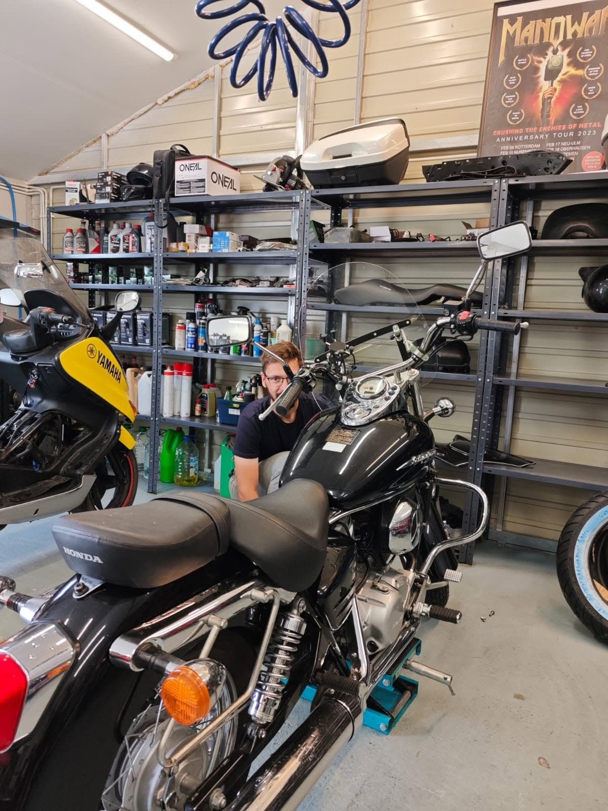 Motocykle klientów w warsztacie Małek Serwis w Dąbrowie Chełmińskiej